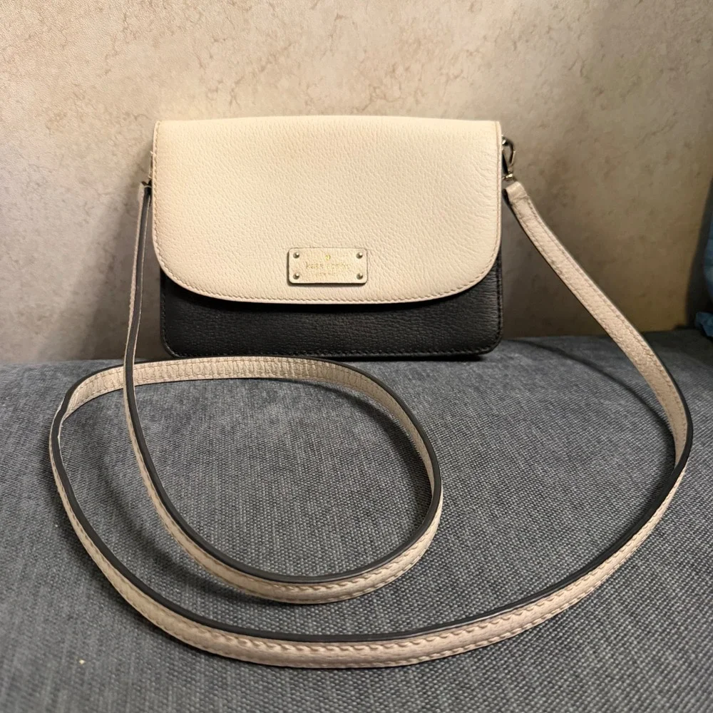 kate spade Two-Tone Cream and Black Pebbled Leather Backpack Amazon.com: kate spade new york Unisex Knott Colorblocked  main image 2